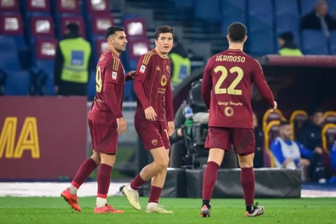 تحت أنظار سعود.. روما يفوز على فرانكفورت ويتأهل إلى الجولة الفاصلة